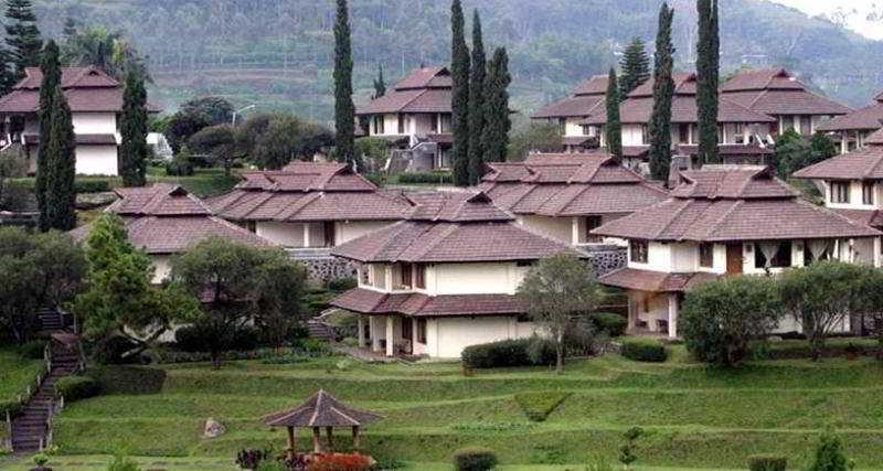 Puteri Gunung Hotel Лембанг Екстериор снимка