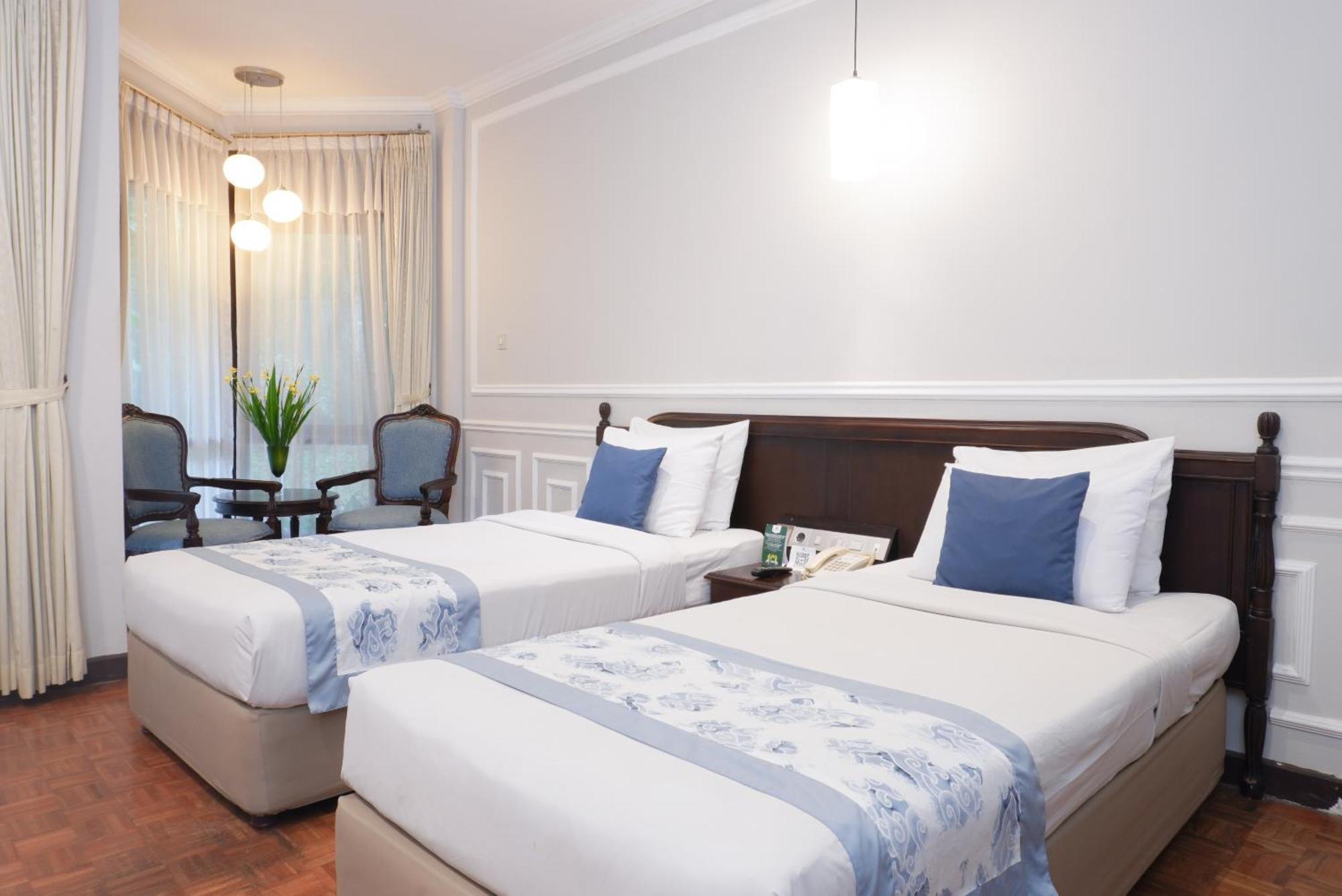 Puteri Gunung Hotel Лембанг Екстериор снимка