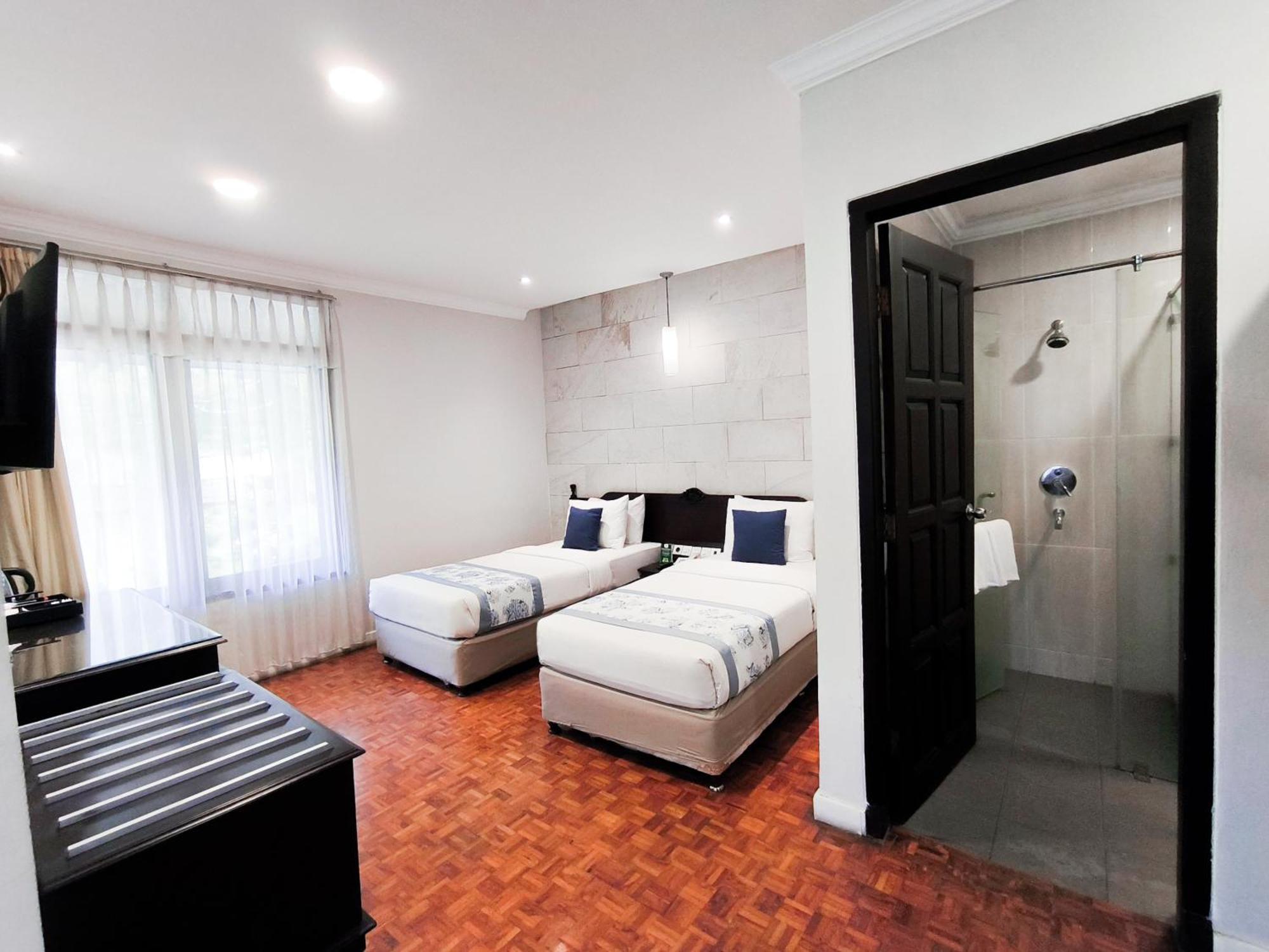 Puteri Gunung Hotel Лембанг Екстериор снимка