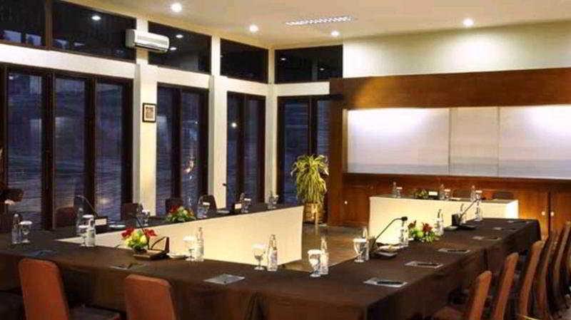 Puteri Gunung Hotel Лембанг Екстериор снимка