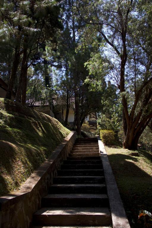 Puteri Gunung Hotel Лембанг Екстериор снимка