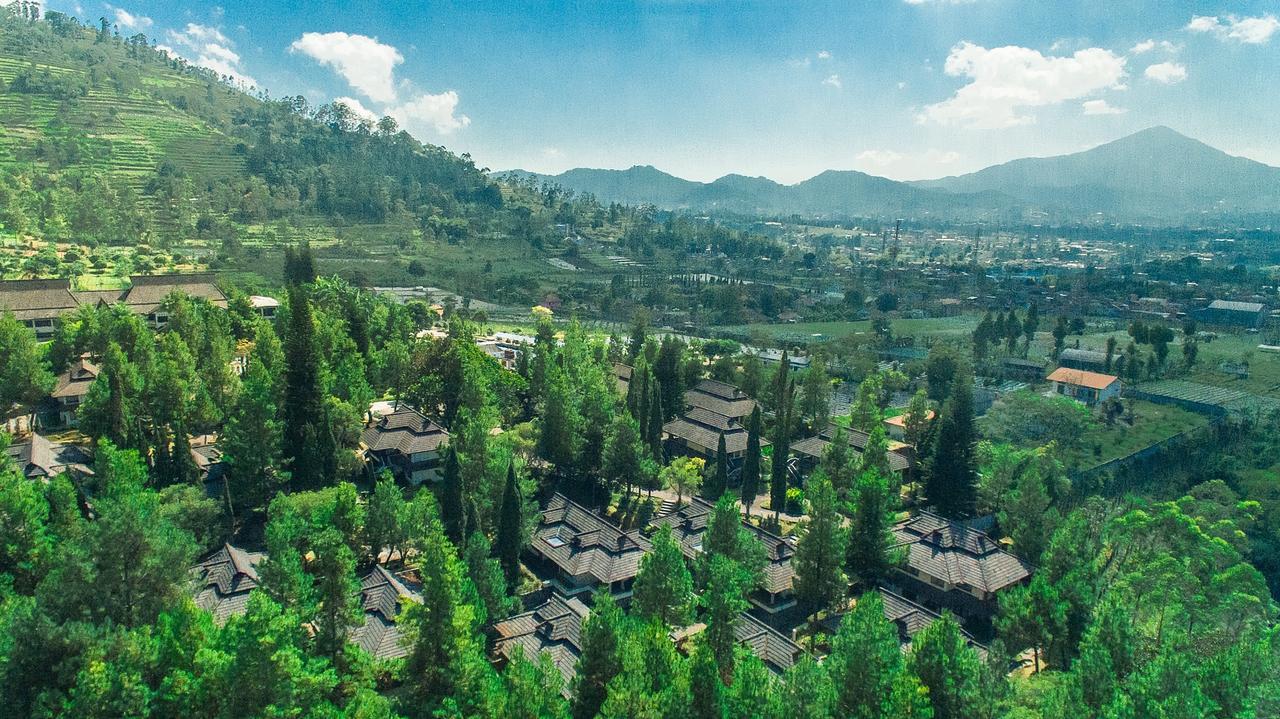 Puteri Gunung Hotel Лембанг Екстериор снимка