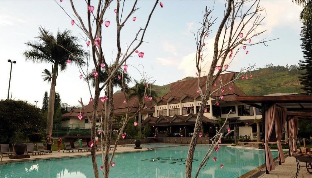 Puteri Gunung Hotel Лембанг Екстериор снимка