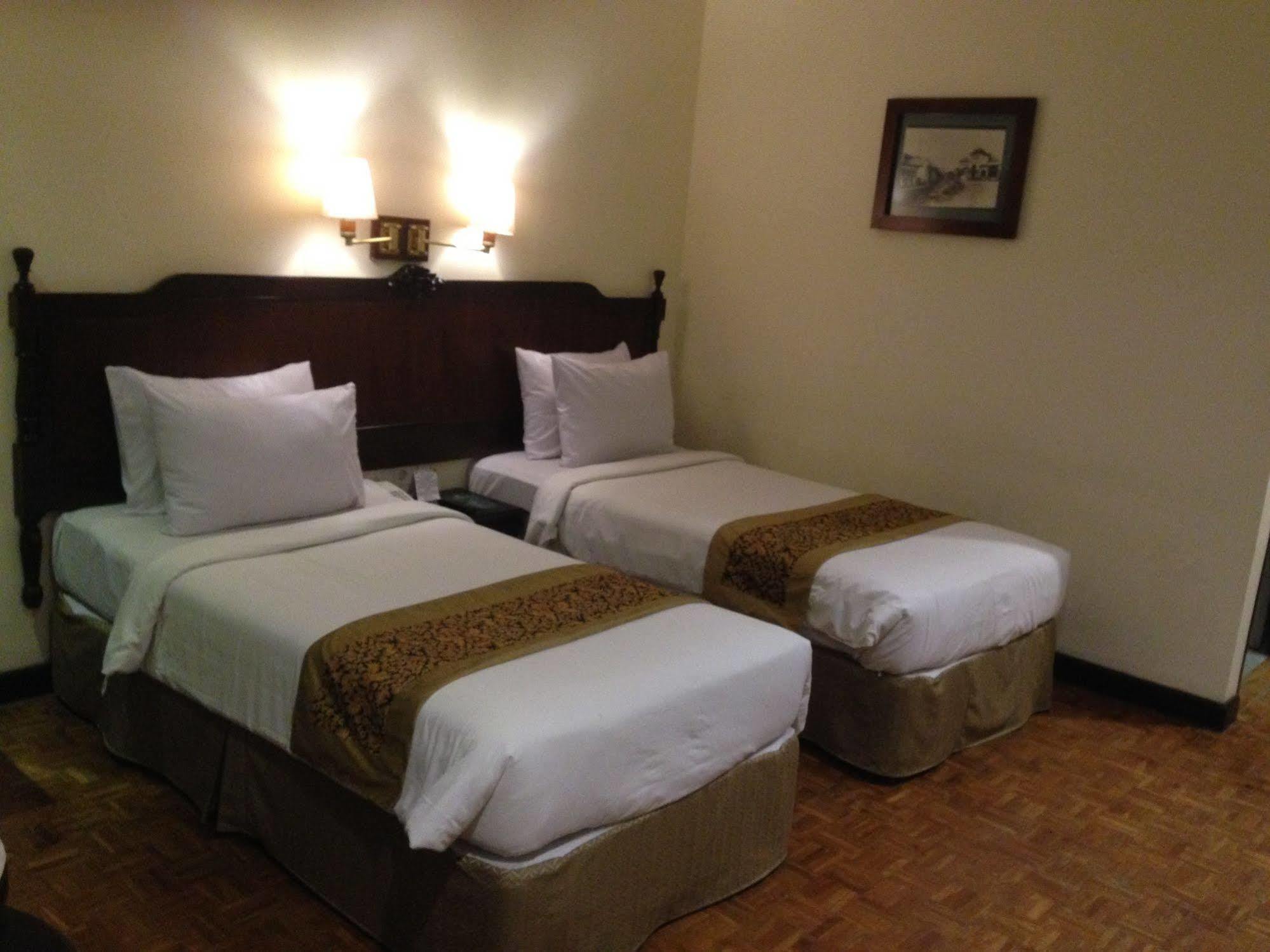 Puteri Gunung Hotel Лембанг Екстериор снимка