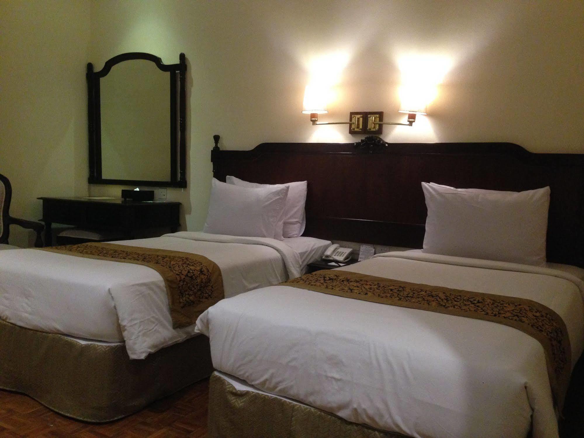 Puteri Gunung Hotel Лембанг Екстериор снимка