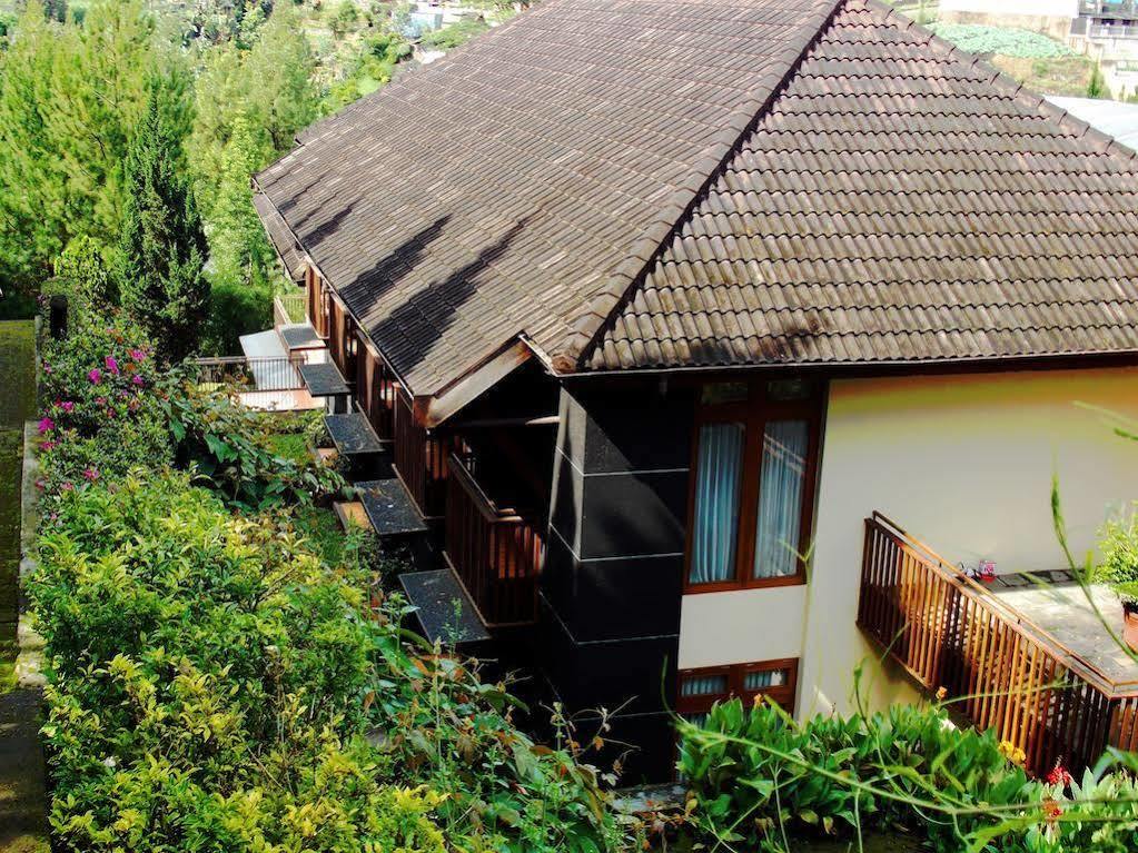 Puteri Gunung Hotel Лембанг Екстериор снимка