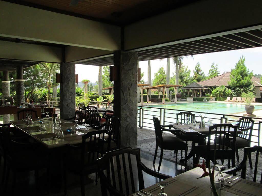 Puteri Gunung Hotel Лембанг Екстериор снимка