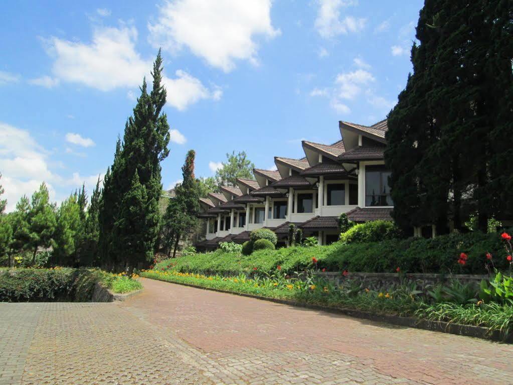 Puteri Gunung Hotel Лембанг Екстериор снимка